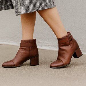 Korks Women's Dark Brown Leather Hanska Block Heel Ankle Booties size 9